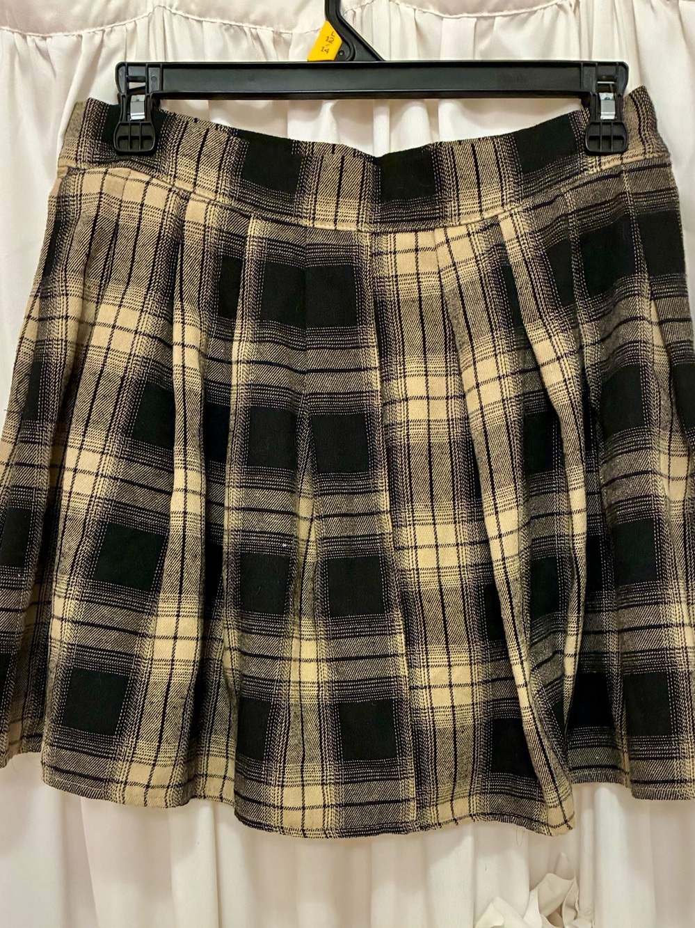 Black and Cream Plaid Pleated Skirt🌼